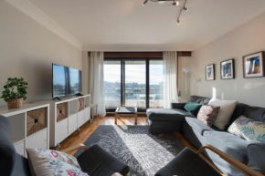 LovelyStay - Charming 3BR Flat w/ Free Parking in Devesas